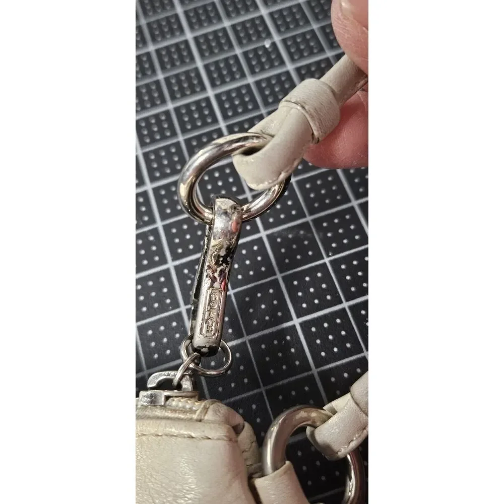 COACH Off white/Ivory  leather‎ upper Clutch handbag pleated 9
